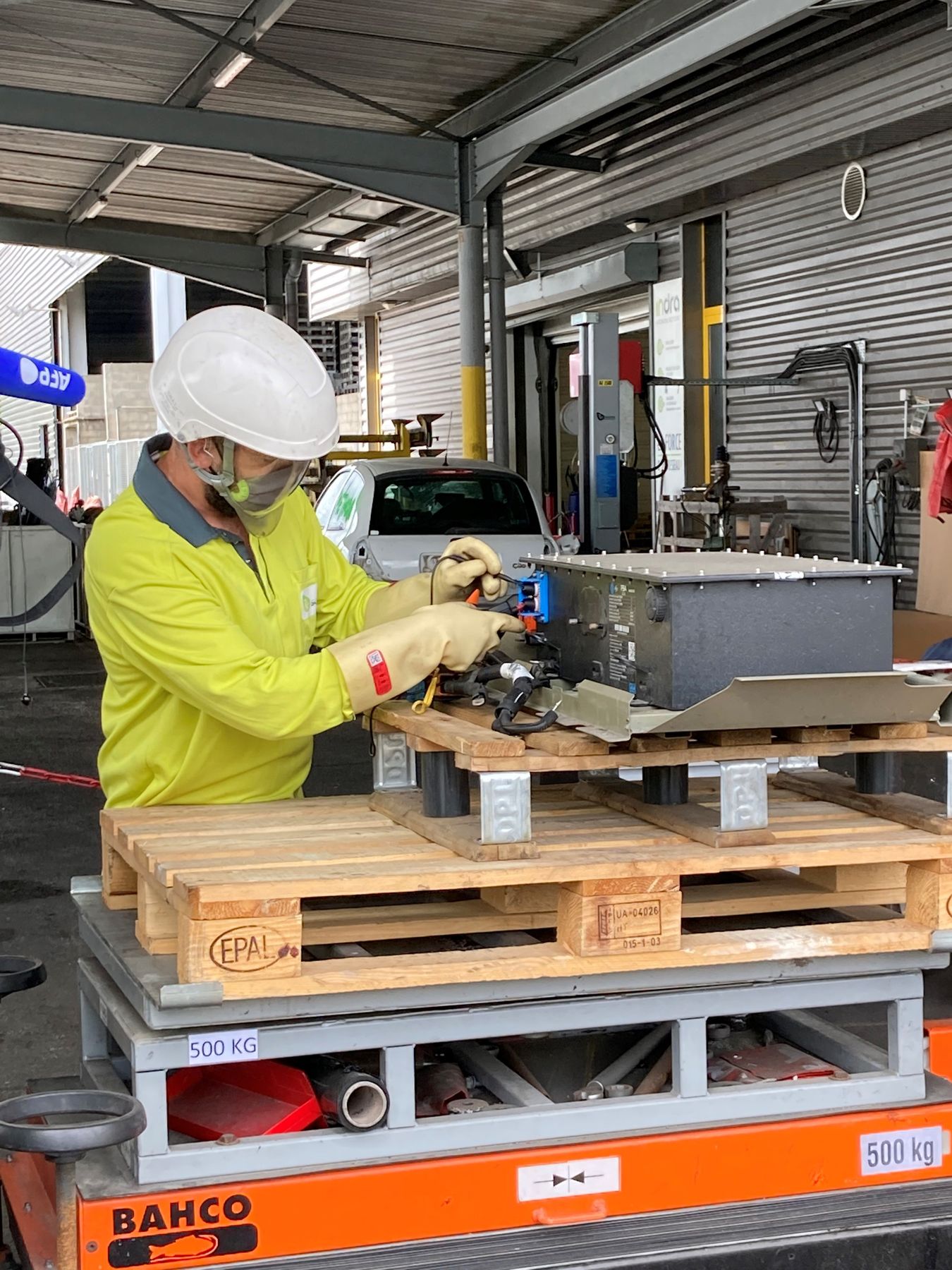 Extraction d'une batterie de traction dans un centre expert VE