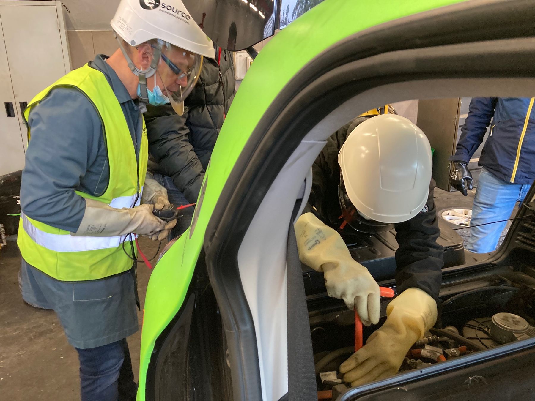 Exercice de formation aux risques des véhicules électriques